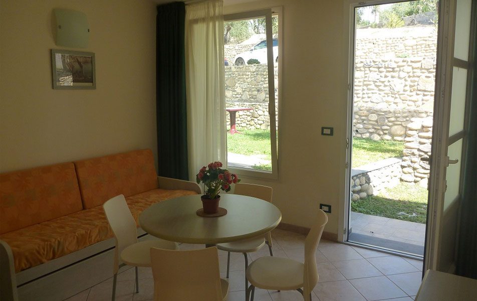Holiday apartments for 2-4 people: entrance and garden | Villaggio Borgoverde Imperia